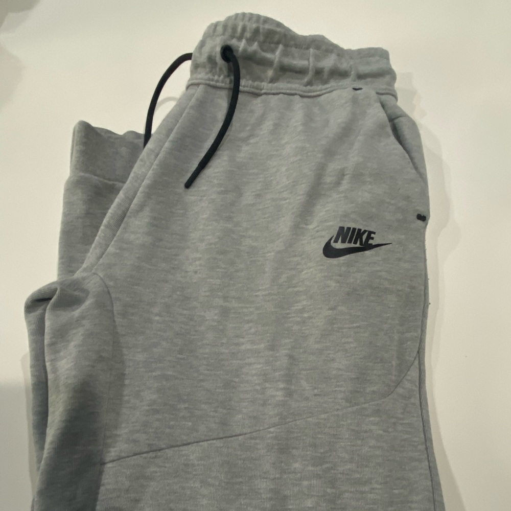 Youth Large Nike Tech Pants